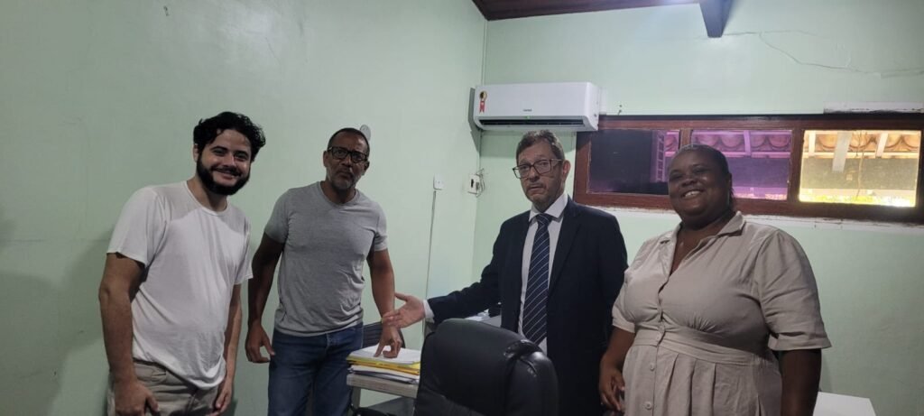 APLB Sindicato participa de reunião sobre projeto de lei e enquadramento dos Auxiliares de Classe em Santa Cruz Cabrália
